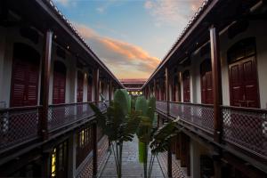 a view of the courtyard of a building with a plant at Seven Terraces in George Town