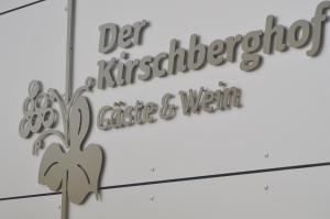 znak na boku budynku ze słowami detroit alfabet i miasta w obiekcie Kirschberghof Gästehaus und Weinverkauf w mieście Sommerhausen