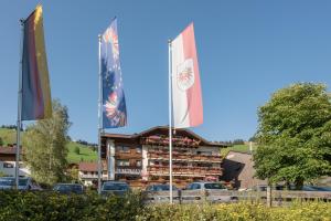 Zdjęcie z galerii obiektu Hotel Alpenrose w mieście Zöblen