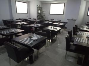 Restoran või mõni muu söögikoht majutusasutuses Nap Oviedo