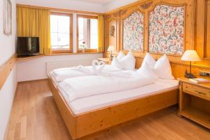 Rúm í herbergi á Hotel Alte Krone