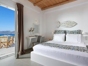 Ένα ή περισσότερα κρεβάτια σε δωμάτιο στο Lithos Luxury Rooms (Adults Only)