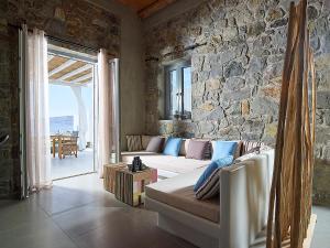 A seating area at Lithos Luxury Rooms (Adults Only)
