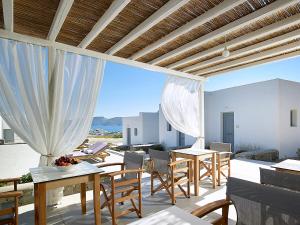 A seating area at Lithos Luxury Rooms (Adults Only)