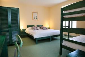 a bedroom with two bunk beds and a ladder at Logis La Garissade in Labastide-Murat