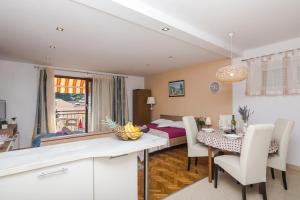 Posedenie v ubytovaní Apartments Garmaz