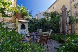 Vonkajšia záhrada v ubytovaní Apartments Garmaz