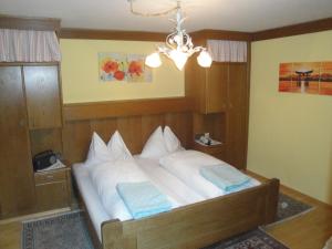 Postel nebo postele na pokoji v ubytování Pension & Appartement Steinwender