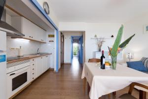 Η κουζίνα ή μικρή κουζίνα στο Apartamentos El Paseo