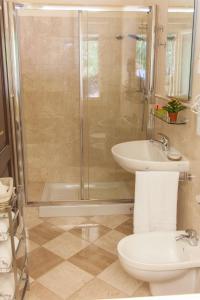 A bathroom at Villa Arzilla Sardegna