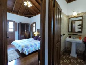Giường trong phòng chung tại Casa Rural Llano Campo