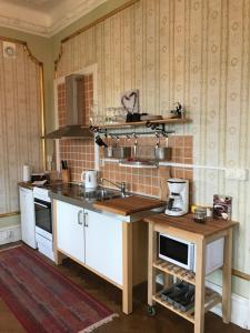 A kitchen or kitchenette at Gamla Stan Simrishamn