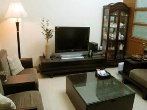 TV a/nebo společenská místnost v ubytování 水悅雅築民宿 Shuiyue Guest House