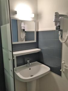 a bathroom with a sink and a mirror at Hotel Ar Terra Nova in Saint Malo