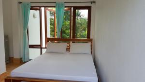 Postel nebo postele na pokoji v ubytování Sanfhan Resort-SHA Plus