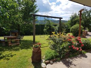 Vonkajšia záhrada v ubytovaní Appartamento Lago + 37 fotografií