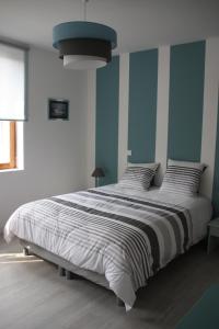 Ένα ή περισσότερα κρεβάτια σε δωμάτιο στο La Caloge