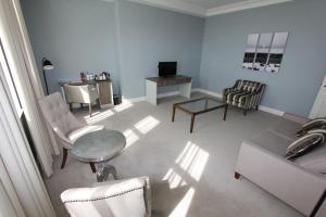 Гостиная зона в Yarrow Hotel