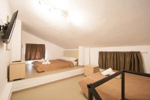 Ένα ή περισσότερα κρεβάτια σε δωμάτιο στο AVOCADO Skiathos
