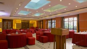 El área de trabajo o centro de convenciones de Gemini Continental, Hazratganj