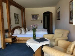 Postel nebo postele na pokoji v ubytování Hotel Alpin