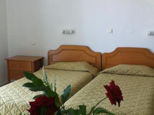 En eller flere senge i et værelse på Angelika Apartotel