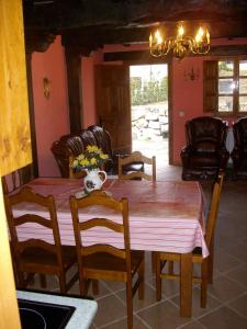 Afbeelding uit fotogalerij van Casa Rural La Torre de Espinama in Espinama +25 foto's