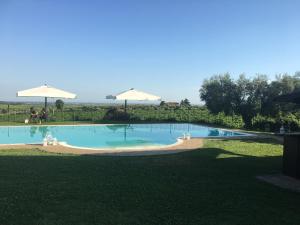 The swimming pool at or close to I Casali della Parata Még 37 kép