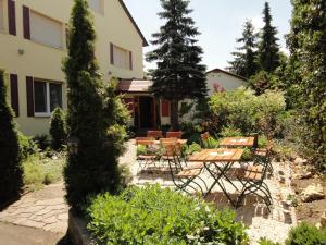 Landgasthof Hotel Hirsch tesisinin dışında bir bahçe