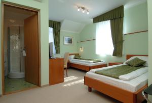 Кровать или кровати в номере Hotel Varazdin