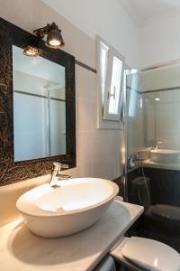 Kúpeľňa v ubytovaní Panos Apartment Naousa