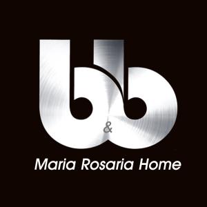 una letra blanca b con fondo negro en B&B Maria Rosaria Home, en San Marzano sul Sarno
