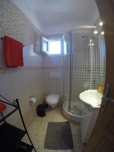 Koupelna v ubytování Dimi Apartments