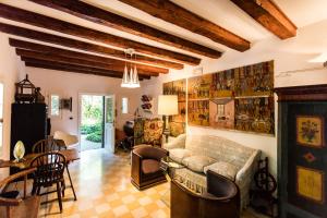 a living room with a couch and a table at Residenza d'Epoca Albergo Quattro Fontane in Venice-Lido