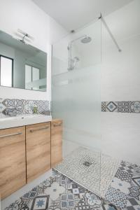 a bathroom with a shower and a sink and a mirror at Chambre d'hôtes La Bourdonnaise in Bourdonné