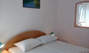 Postel nebo postele na pokoji v ubytování Apartments Damjan