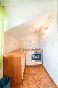Kuchyň nebo kuchyňský kout v ubytování Apartments Marina