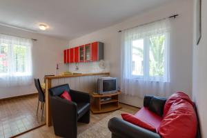 a living room with a couch and a tv at Apartmani GORDANA in Mali Lošinj