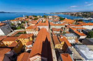 Nespecifikovaný výhled na destinaci Zadar nebo výhled na město při pohledu z apartmánu