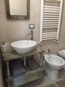 トリノにあるAmarillisのバスルーム(洗面台、トイレ付)