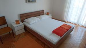 Tempat tidur dalam kamar di Apartments Anastazija