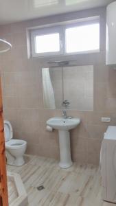 Guest house in Nikortsminda Racha的一间浴室