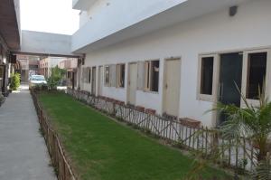 a row of houses with grass in front of it at Hotel Palace in Amritsar +12 photos