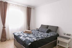 Posteľ alebo postele v izbe v ubytovaní Attic Valencia Beach