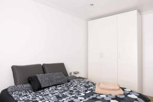 Posteľ alebo postele v izbe v ubytovaní Attic Valencia Beach