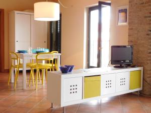 TV a/nebo společenská místnost v ubytování Rovinj's Flowers Apartments
