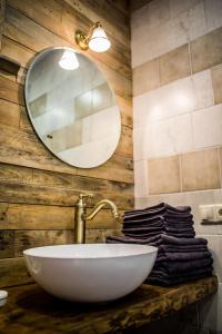 A bathroom at Rosemarino Country House