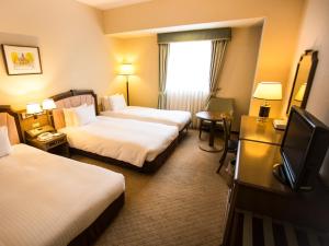 Postel nebo postele na pokoji v ubytování HOTEL MYSTAYS Sapporo Aspen