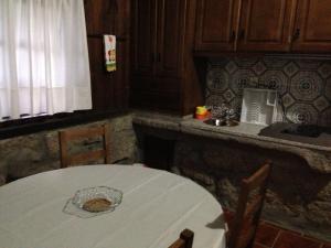 a kitchen with a table with a white table cloth at Havan House in Amarante
