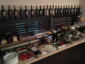 Makanan di atau berdekatan hotel